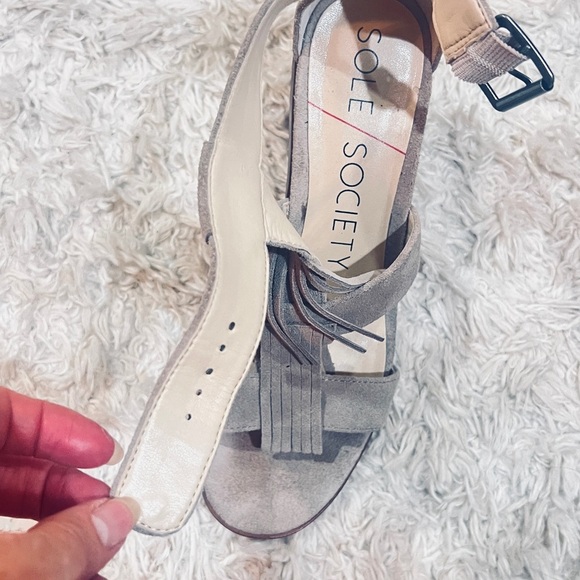 Sole Society Delilah Fringe Block Taupe Heeled Sandals 7.5 - Picture 4 of 10